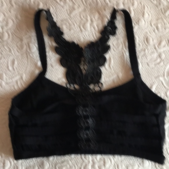 Black lace detail sports bra - Picture 2 of 3